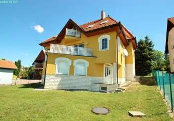 große Villa in Héviznähe