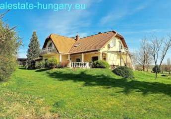 großes Wohnhaus in Balatonnähe