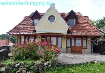 Wohn- und Geschäftshaus im Thermalkurort