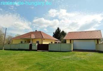 Bungalow mit Pool in Thermalbad- und Golfplatznähe