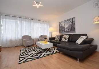 3-Zimmer Wohnung, möbliert mit Internet und Balkon am Neumarkt