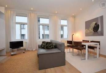 Nippes: Helle möblierte Wohnung in einem Jugendstilhaus