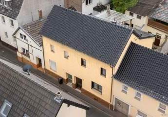 Tradition trifft Potenzial – Historisches Eigenheim mit Innenhof, Nebengelass und Ausbaureserve