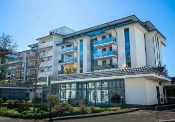 Fast-Penthouse in 1A-Rheinlage – zwei Terrassen, Weitblick & Privatsphäre