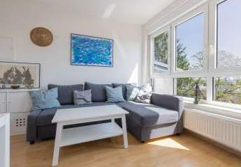 Licht. Weitblick. Rückzugsort – Charmante Dachgeschosswohnung mit Skyline-Blick