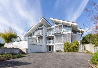 Hochwertige Design-Villa am Ortsrand