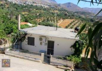 Kreta, Südküste, Dorfhaus mit zwei Schlafzimmern auf einem großen Grundstück in Gergeri