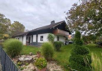 Freistehendes Einfamilienhaus mit großzügigem Grundstück in Waldkraiburg-Niederndorf