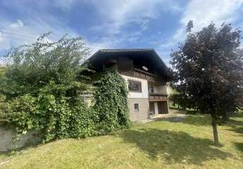 Sanierungsobjekt mit Zukunft: Einfamilienhaus mit Extra-Wohnung & Doppelgarage