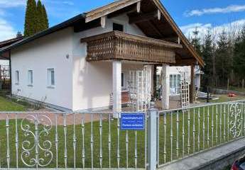 Viel Platz auch für 2 Familien in freistehenden Haus in guter Lage