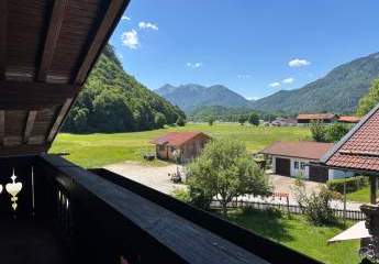 Dachgeschosswohnung in Unterwössen mit traumhaftem Blick in die Berge
