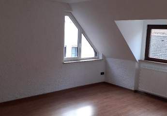 Gemütliche, helle 3 Zimmer Dachgeschosswohnung, zentral in Mz-Ebersheim