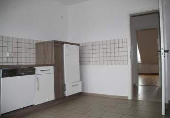 Großzügige 2,5-Zimmer-DG-Wohnung mit EBK und Kaminofen - Ab sofort