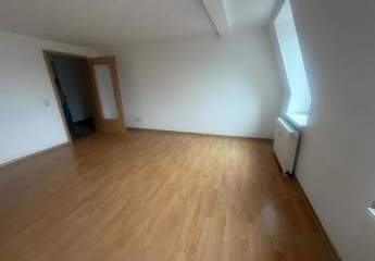 Ganz frisch eingetroffen - 4-Zimmer-DG-Whg - Bad mit Fenster, Wanne und Dusche- Ausst. n.Vereinb.