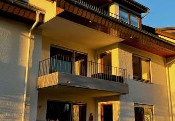 Sonnige Aussichten!  Obergeschosswohnung mit wunderschönem Balkon und Blick ins Grüne
