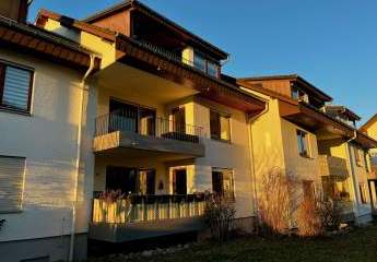 Sonnige Aussichten!  Obergeschosswohnung mit wunderschönem Balkon und Blick ins Grüne