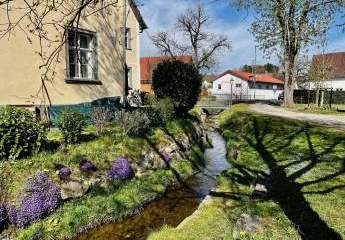 Denkmalcharme ! Große Erdgeschoss-Wohnung mit Terrasse und Garten