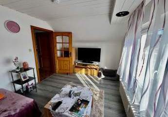 Zentral  gelegen - ein schönes Nest im Dachgeschoss eines 3 Familienhauses