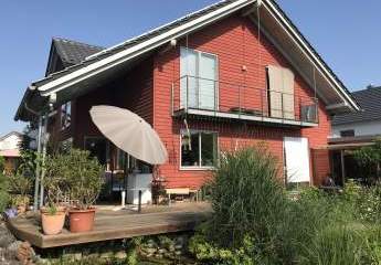Bullerbü-Idylle in Riedheim: Großzügiges Schwedenhaus mit unverbaubarem Blick