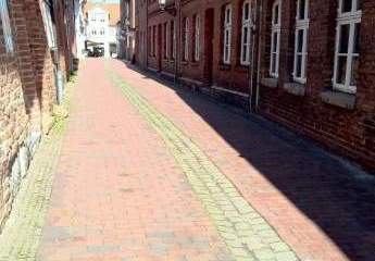 SUPER ZENTRAL MIT EIGENEM INNENHOF: 2-Zimmer-Erdgeschoss-Wohnung, perfekt für Singles