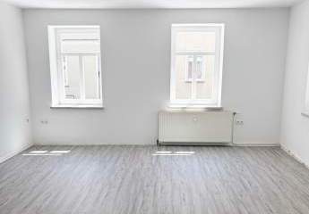 ***ALTERSGERECHTE 2-RAUMWOHNUNG IM ERDGESCHOSS- ERSTBEZUG NACH SANIERUNG*** mit 2 Tageslichtbädern inkl. Eckbadewanne, bodengleicher Duche und altersgerechter Toilette ab sofort zu vermieten