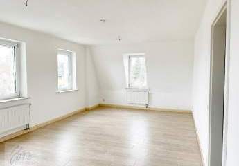 ***GROßZÜGIGE 4-ZIMMER-WOHNUNG MIT MODERNEN BAD IN NÜNCHRITZ*** Wohnkomfort in zentraler Lage