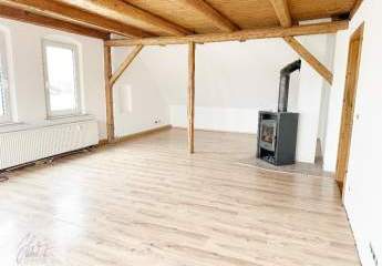 ***VIEL PLATZ & BESONDERER WOHNCHARAKTER – 6-ZIMMER-MAISONETTE MIT KAMIN*** ab demnächst zu vermieten