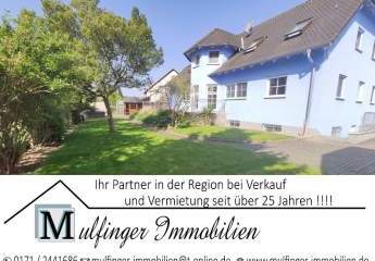 Zweifamilienhaus in Ortsrandlage mit Doppelgarage, Pool und gehobener Ausstattung