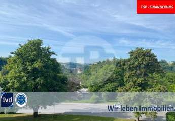 HELLE 4-ZIMMERWOHNUNG 
MIT BALKON MIT BLICK AUF VESTE OBERHAUS