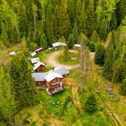 Traumhaftes Grundstück (23 Acres) mit Log Home in Central British Columbia