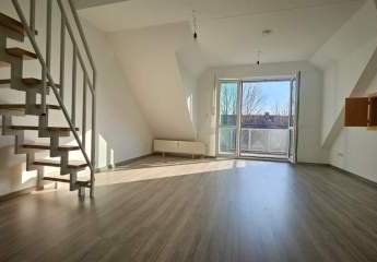 Helle 2-Zimmer-Dachgeschosswohnung mit Galerie und Balkon in ruhiger Lage in Hallbergmoos