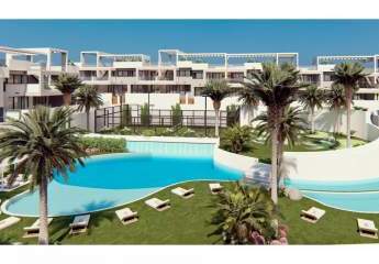 Duplex -Bungalows mit Panoramablick auf das Mittelmeer und den Purpurroten Salzsee. Spanien.