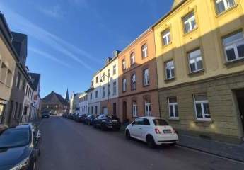 2 Mehrfamilienhäuser, 6 Wohnungen, denkmalgeschützt, riesiger Garten (A381K)