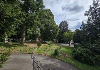 Schöne Grundstücke sind selten geworden: Bauplatz, 900 m² im Park mit altem Baumbestand - zugreifen!