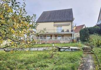 Zweifamilienhaus in beliebten Staddteil zu verkaufen. Gut vermietet. Großes Eigentumsgrundstück.