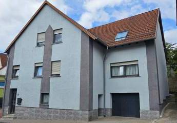 Zweifamilienwohnhaus in Otterbach mit Freizeitgrundstück zu verkaufen.
Renoviert und einzugsbereit.