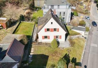 Wiesbaden! Juwel im Goldsteintal: freistehendes Ein-Zweifamilienhaus auf Sonnengrundstück (Erbpacht)