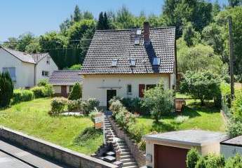 Wiesbaden-Sonnenberg/Goldsteintal:
Freistehendes Ein-Zweifamilienhaus auf Sonnengrundstück, Erbpacht