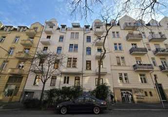 Wiesbadener Westend: Altbauwohnung, Erdgeschoss, 3 Zimmer, grosse Hinterhof-Terrasse!