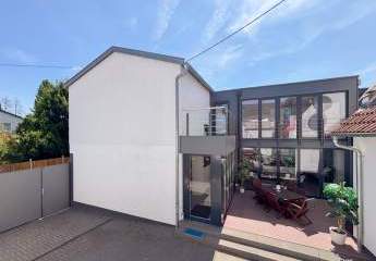 Hofheim-Wallau! Wohnen auf 270 m² - top-saniert! 7 Zimmer, 2 Bäder, Garage (2 Stpl.), Dachterrasse!