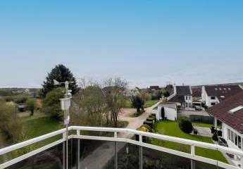 Feldrandlage Bodenheim! Halbes Haus, ganzes Zuhause! 4 Zimmer auf 2 Etagen, 2 Balkone, StPl, EBK etc