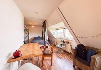 2-Zimmer-Dachgeschosswohnung in Wiesbaden mit modernisiertem Bad/WC (2025) und Dachbodennutzung