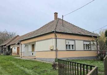 Familienhaus in der Nähe des Plattensees mit vielen Nebengebäuden, Stallungen