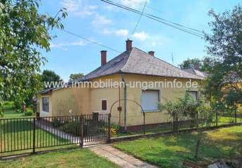 Haus mit Gartenteich in der Nähe der kroatischen Grenze