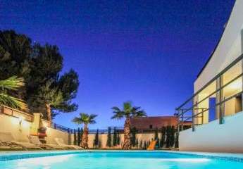 2 moderne Doppelhausvillen mit jeweils eigenem Poolbereich und Ferienvermietungslizenz in Can Pastilla