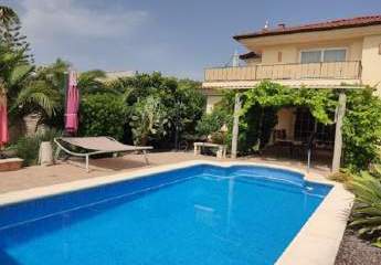 Einfamilienhaus mit Garten und Pool