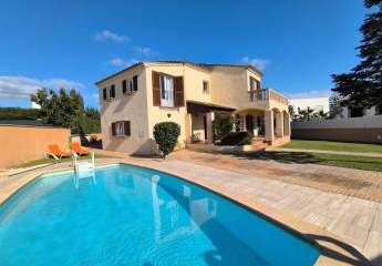 Traumhafte Villa mit Pool und ETV-Lizenz