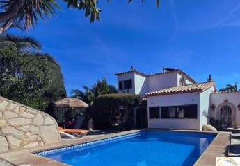 Mediterranes Traumhaus mit Meerblick, Pool und direktem Strandzugang in der Cala Romantica