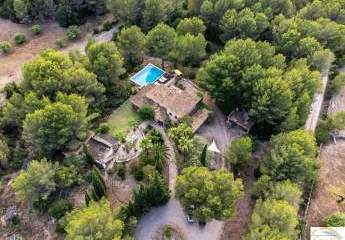 Exklusive Natursteinfinca mit Gästehaus, Infinity Pool und ETV-Lizenz nahe Artà