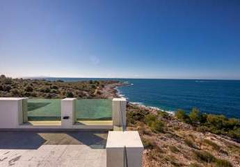 Moderne Neubau-Villa in der 2. Reihe zum Meer in Panorama-Lage